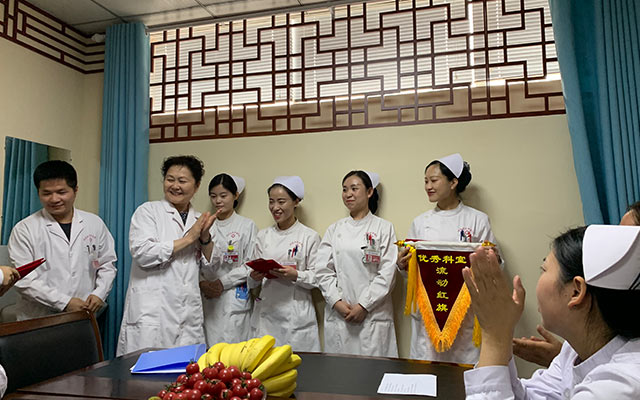 【5.12护士节】华体会体育(中国)HTH·官方网站举办茶话会白衣天使受表彰(图6)